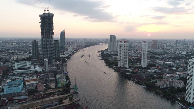 曼谷现代城市建筑日落天空与河流视频素材