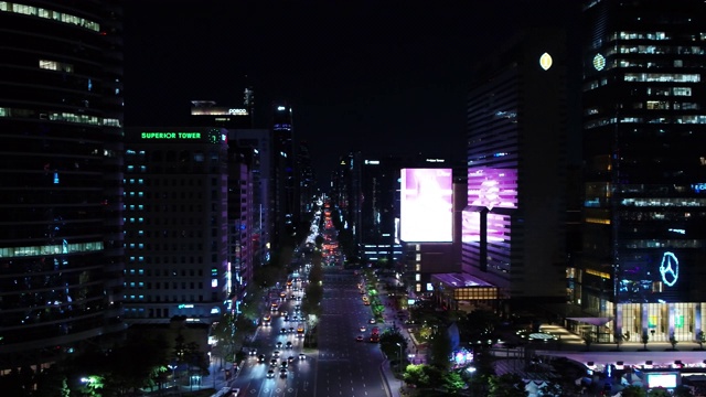 韩国首尔江南区德黑兰路沿线夜晚的城市建筑视频素材