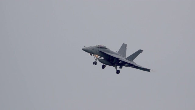 F/A 18大黄蜂野战舰载机登陆练习-海军大木空军基地视频素材