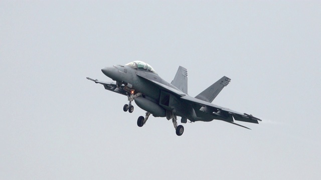 F/A 18大黄蜂野战舰载机登陆练习-海军大木空军基地视频素材