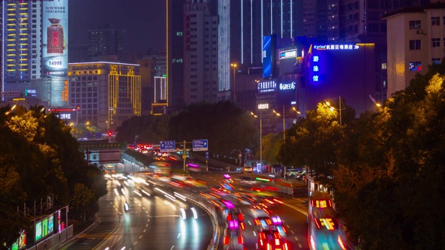 长沙市市中心夜晚灯火辉煌，著名的交通街道全景，时间跨度4k中国视频素材