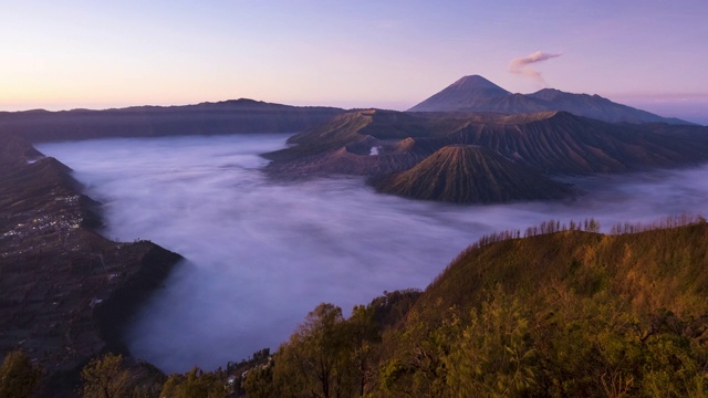 印度尼西亚东爪哇的Bromo Tengger semu国家公园的4K时间间隔视频素材