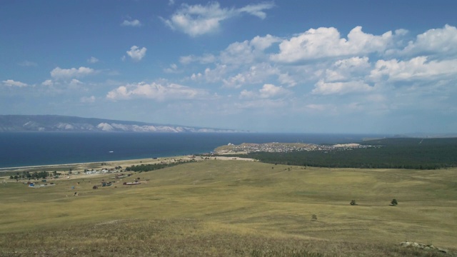 Olkhon岛的夏季鸟瞰图。视频素材