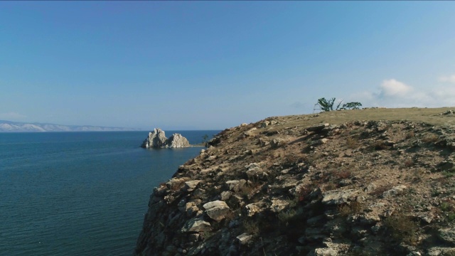 贝加尔湖象征着布尔汗角的夏季景观视频素材