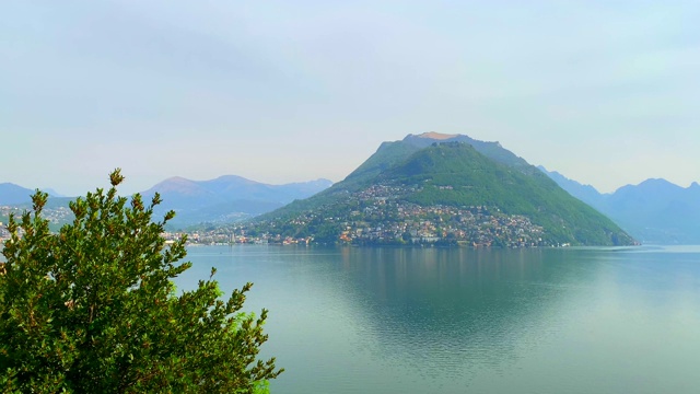 高山湖卢加诺和城市与山视频素材