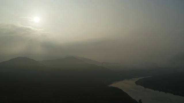 南hangang河和Dumulmeori地区，韩国京畿道阳平郡视频素材