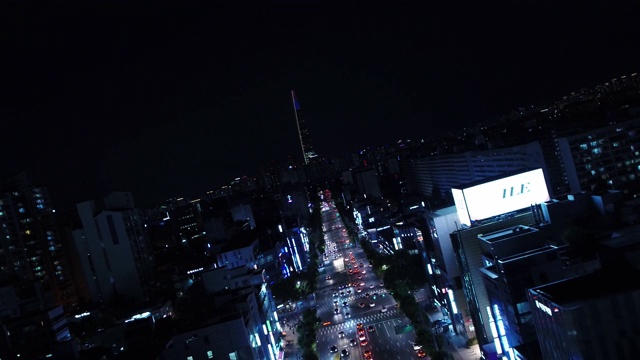 韩国首尔，江南区，松帕谷，乐天世界大厦(摩天大楼)夜景视频素材