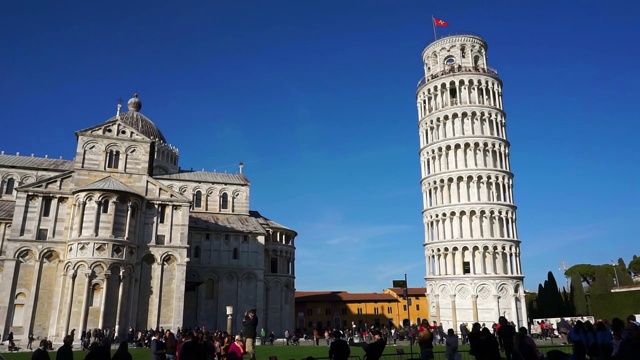 比萨奇迹广场的斜塔，托斯卡纳，意大利-旅游景点，联合国教科文组织视频下载