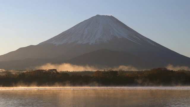 冬日白雪皑皑的群山景色视频素材