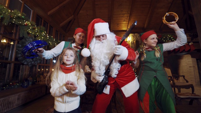 圣诞老人和孩子们快乐视频素材