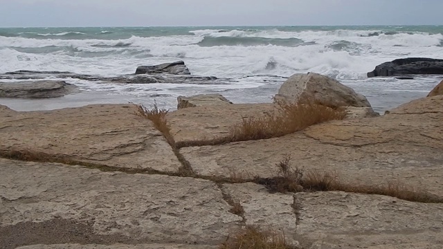 暴风雨的里海。视频素材