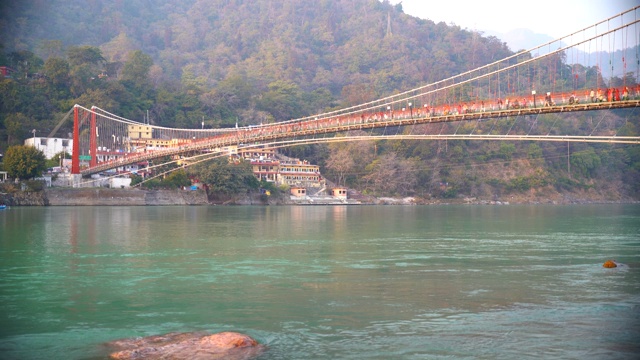 在rishikesh am ghula的观点视频素材