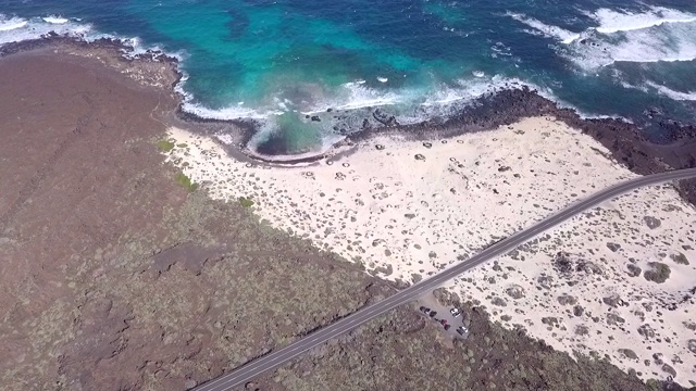 鸟瞰图美丽的野生海岸线在加那利岛视频素材