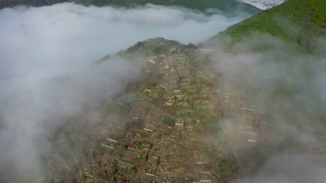 韩国京畿道南阳柱西天主教墓地上的云海视频素材