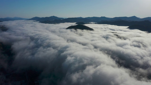 韩国京畿道南阳洲山脉上空的云海视频素材