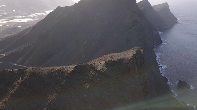 鸟瞰图美丽的野生海岸线在加那利岛视频素材