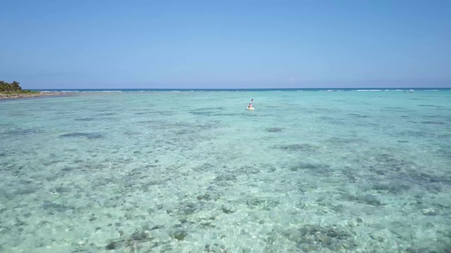 加勒比独木舟索利曼湾空中视频素材