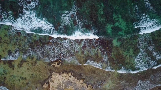 空中加勒比海浪冲浪珊瑚礁图卢姆视频素材