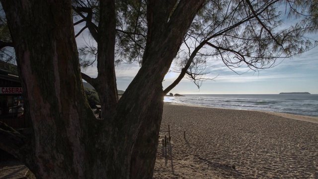 时间流逝-美丽的日出在'Praia Mole'海滩视频素材