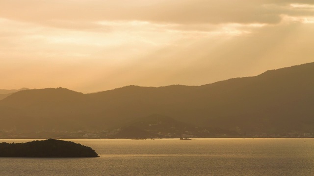 时间流逝-日落Florianópolis城市北湾视频素材