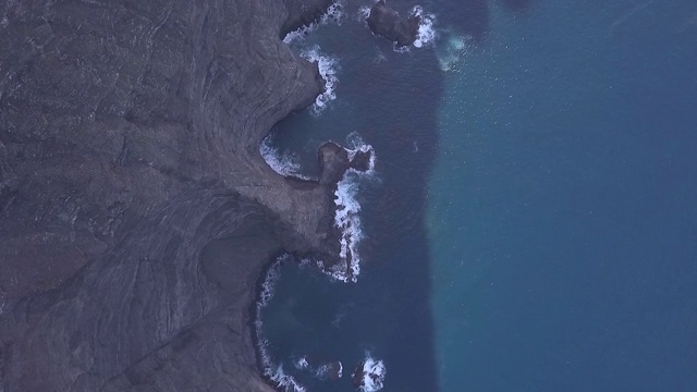 鸟瞰图美丽的野生海岸线在加那利岛视频素材