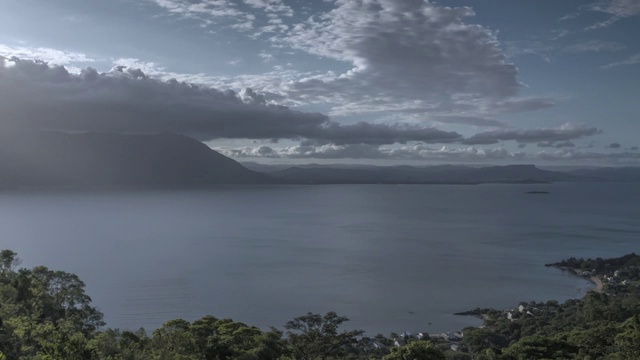 时光流逝——《Ribeirão da Ilha》中的日落视频素材