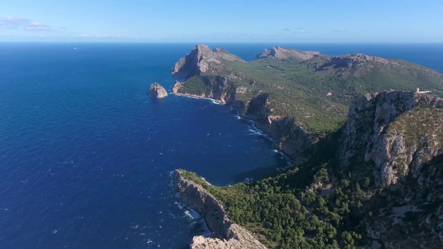 斗篷和海岸线视频素材