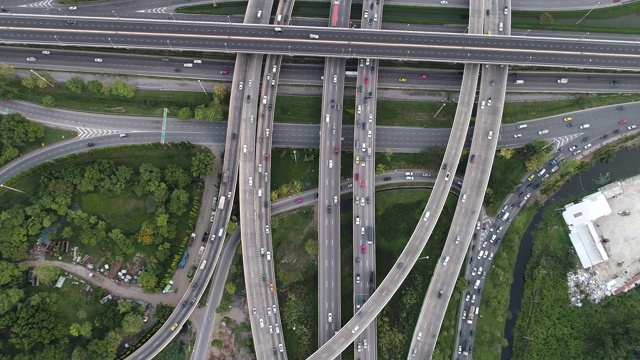 城市交通枢纽道路与汽车运动视频素材