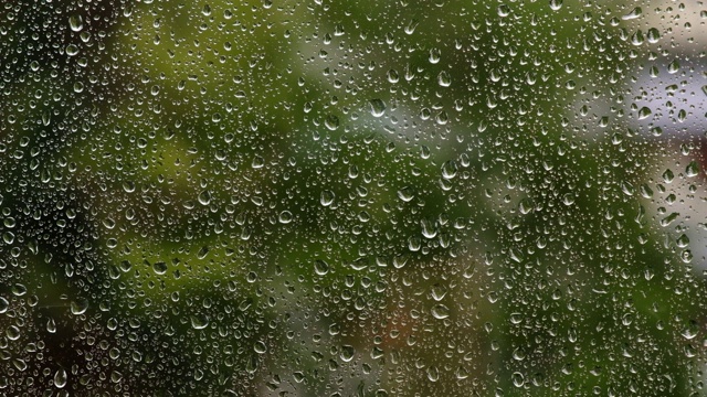 雨落在窗玻璃上视频素材