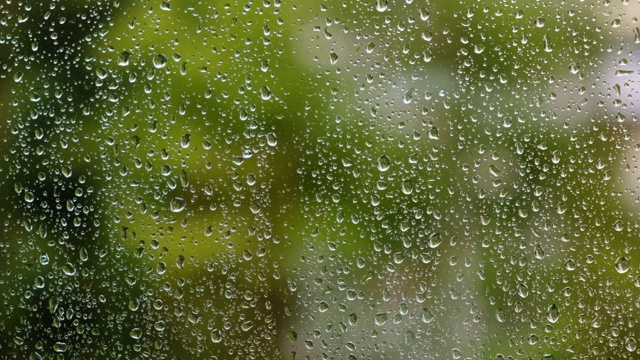 雨落在窗玻璃上视频素材