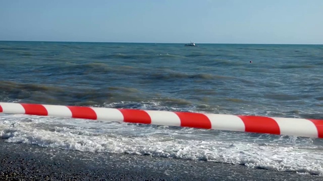 封闭海滩遭遇风暴视频素材