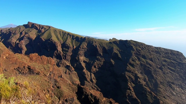 美丽的特内里费岛鸟瞰图，加那利西班牙。海景、山视频下载