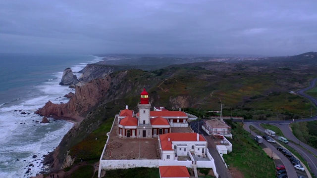 位于葡萄牙罗卡角的灯塔被称为Cabo da Roca -鸟瞰图视频素材