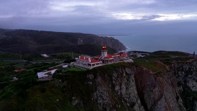 位于葡萄牙罗卡角的灯塔被称为Cabo da Roca -鸟瞰图视频素材