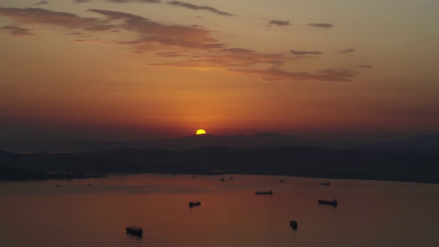 海港有船，日落，鸟瞰图视频素材