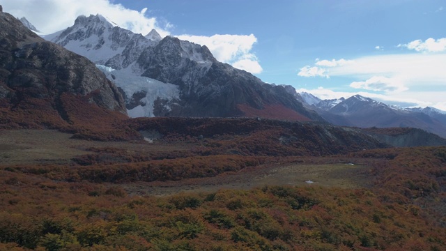 Cerro Torre山的冰川湖视频素材