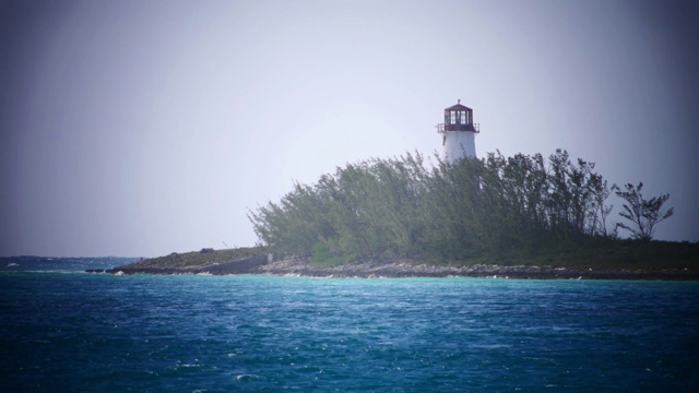 浪花和灯塔视频素材