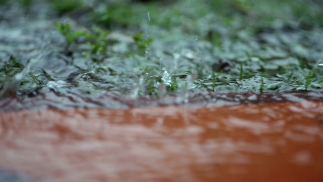 倾盆大雨慢镜头120fps视频素材