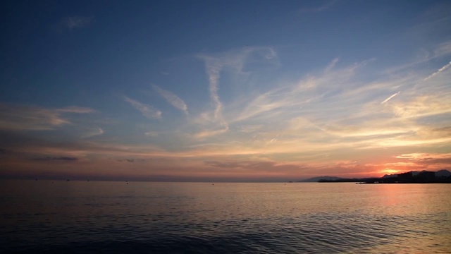 西班牙阿圭拉斯海滩上的日落视频素材