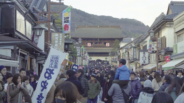 长野的一群日本人视频素材