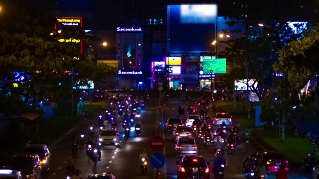 越南胡志明市中心霓虹街道的夜景视频素材