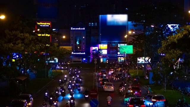 越南胡志明市中心霓虹街道的夜景视频素材