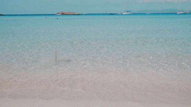 巴利阿里岛Formentera蓝绿色透明的海视频素材