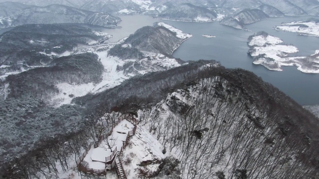 韩国全拉岛，玉尊湖和文地城岛的雪景视频素材