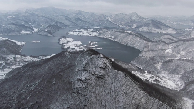 韩国全拉岛，玉尊湖和文地城岛的雪景视频素材