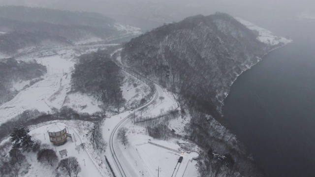 位于韩国全乐浦岛的玉贞湖和国风峰雪景视频素材