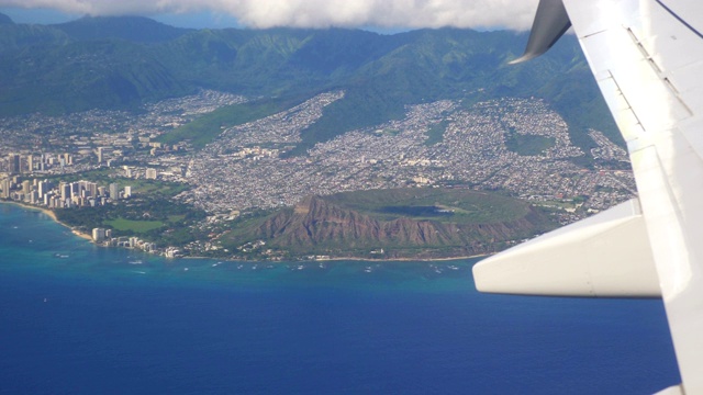 在夏威夷瓦胡岛上空飞行，4K慢动作，每秒60帧视频素材