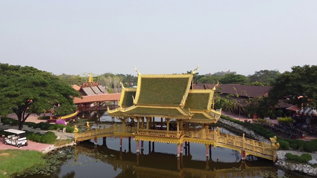 空中美丽的湖寺曼谷，船在泰国古城泰国的奇迹视频素材