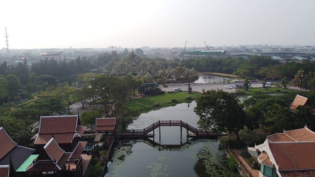 空中美丽的湖寺曼谷，船在泰国古城泰国的奇迹视频素材