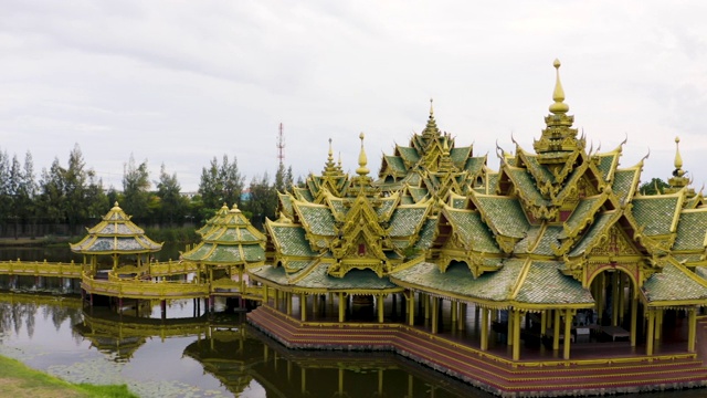 空中美丽的寺庙泰国，启迪在古城泰国的亭子视频下载